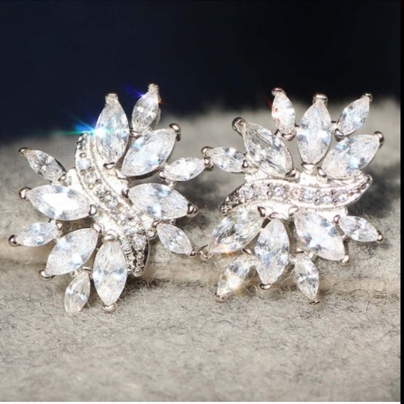 .925 Sterling Silver White Sapphire Pierced Studs - Picture 4 of 4